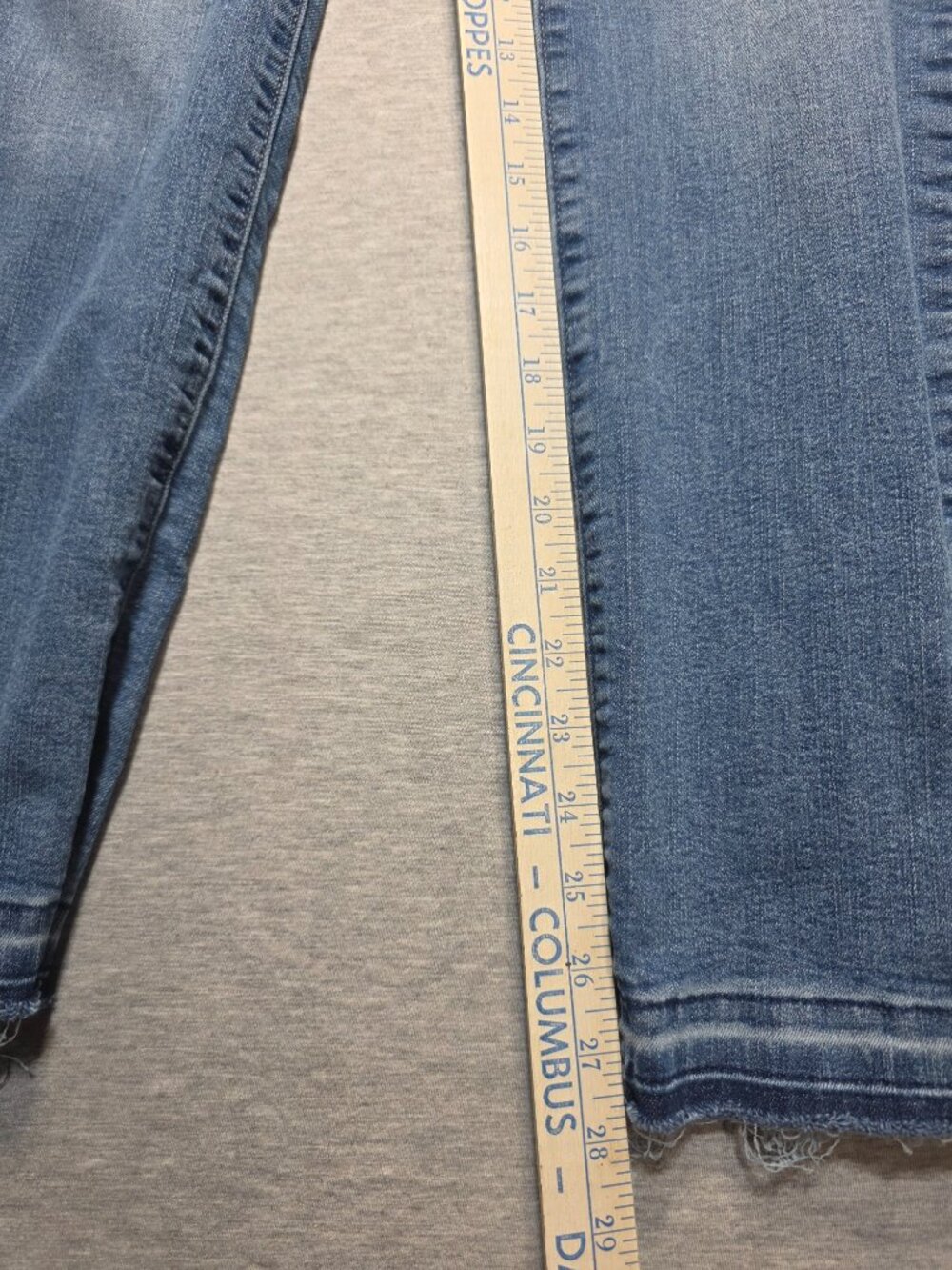 Signature by Levi Strauss Modern Straight Jeans 4S 27x30 Light Wash - Picture 2 of 6